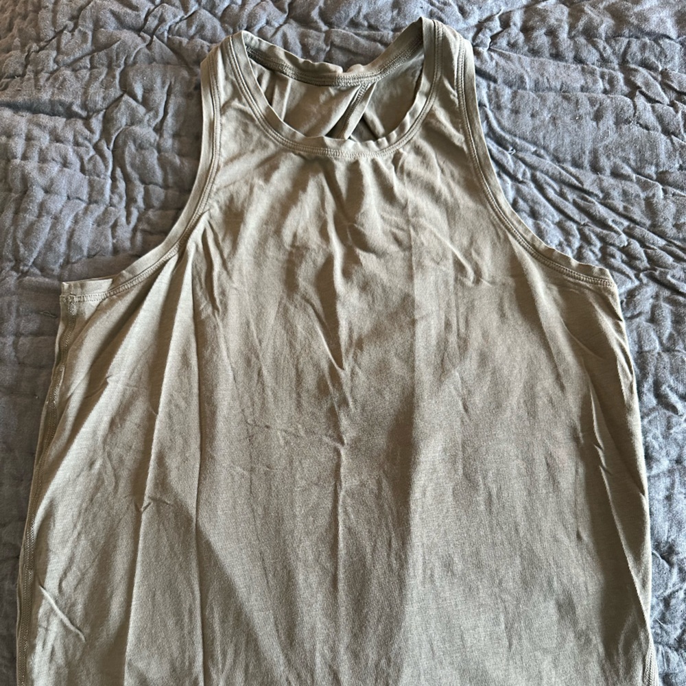 Lulu Lemon swiftly back vent tank top size 4 olive green